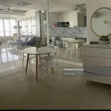 Freehold Well Maintain Renovated Fully Furnished Mid Floor Nice View