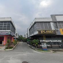End lot shop for rent 