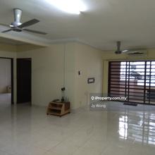 High Floor, Freehold, 1058sf