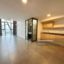 Corner duplex unit with cozy vibes, new repainted! 