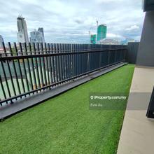 Spacious garden / balcony with high ceiling special unit