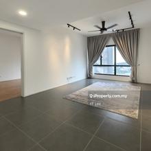 Ativo Suites High Floor 3 Bedrooms 2 Car park family suites Freehold