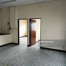 Puchong Kinrara Taman Paik Siong For Rent-First Floor,Facing Main Road