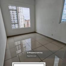 Summerskye Condo 3-Bedrooms 1200sqft Original Condition 2-Carparks