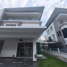 3 storey Semi-D house for Rent 