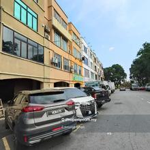 Puchong Utama freehold 4 sty shop facing main road LDP highway