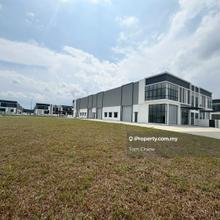 Cluster Factory Corner Lot With Big Empty Land