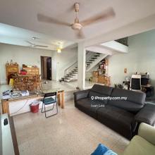 Very Nice Unit! Great Location!