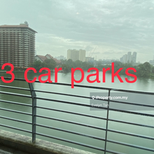 3 car parks next to the unit Lake view excellent condition 