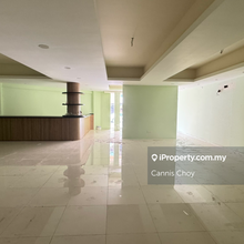 4 Storey shop lot in good condition 
