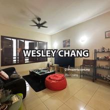 Well kept unit located at the quiet and serene environment