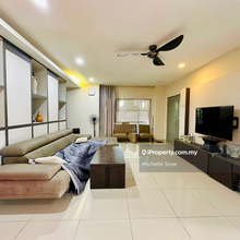 The Royale  segar perdana