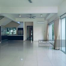 Strategic location & good neighborhood!