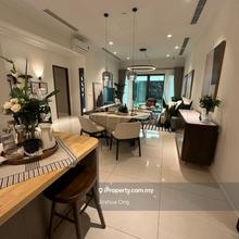 Queens Residence Sea Front Condo, Queens Waterfront, Queensbay Mall