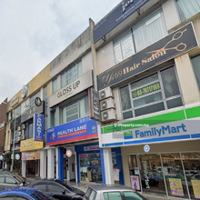 3 Storey Shop, Roi 4%, Good Frontage for Business