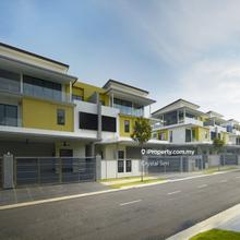 Seremban 2 height Saujana Duta 2.5 Storey Semi-D Corner For Rent