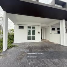 Rumah Teres 2 Tingkat Corner untuk Dijual di Lunas