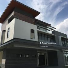 Bold & Beautiful 3 Storey Bungalow House @Long Branch for Sale