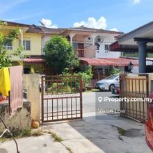2 story teres house at Banting for sales