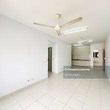 Facing swimming pool! Great Facilities! Mid floor unit! 