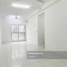 Partly renovated and freehold condominium 