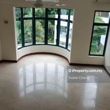 Refurbished duplex witt roof garden 