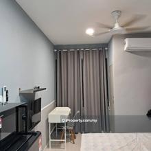 Dual key unit, facing swimming pool, suitable invest 