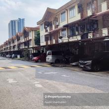 Corner Unit. Sebelah LRT. Low down payment