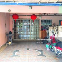 Bukit Serdang town house for sale