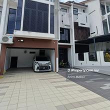 Spacious Parking with nice neighbourhood