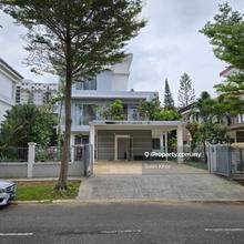 D'alpinia Puchong 2.5 storeys well maintained Bungalow for sale!! 