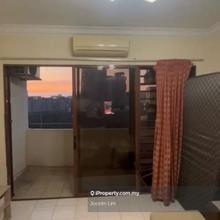 Nice unit and ready to view and move in