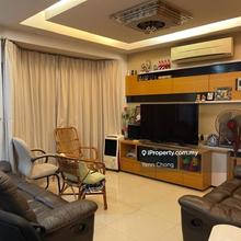 Freehold, Fully Extended @ Excellent condition