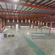 Warehouse next to Kesas Highway to Let 