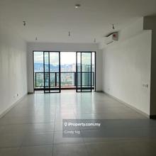 Nice open view, great spacious layout, c/w bathtub, ideal for stay!
