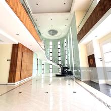 2.5 storey Bungalow with Golf View & Lift
