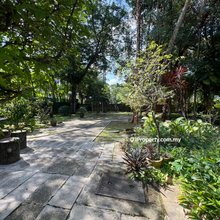 A huge land size bungalow for rent 