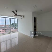 Has private roof top garden, bandar utama , open view 