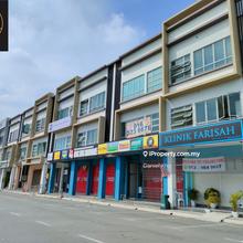 Facing main road , walking distance to Ksl Mall Klang 