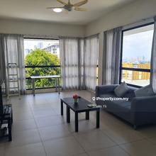 Well maintained unit. Available Oct.