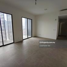 Suite Enesta best deal unit with balcony walk to MRT shops low density