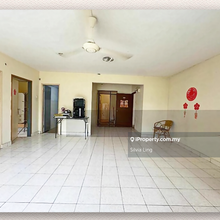Wellkept, Nice View, Low Floor Palm Spring Condominium for Sale