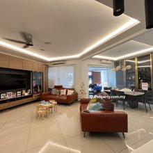 Tastefully renovated unit 