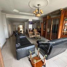 Spacious Freehold Unit! Stunning KL Views! Bright, Breezy & Cozy!