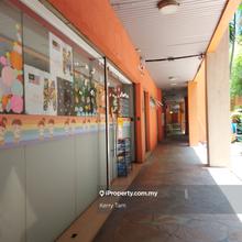 Short drive to MRT station, surrounded by many restaurant
