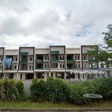 Crest Emerald New Phase 3, Shop for rent