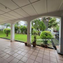 Corner semi d with huge land