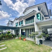 Corner Lot Ivy Terrace with Swimming Pool Denai Alam Elmina