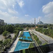 Daul Key pool and KLCC view