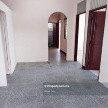5 bedrooms United Garden apartment for rent.